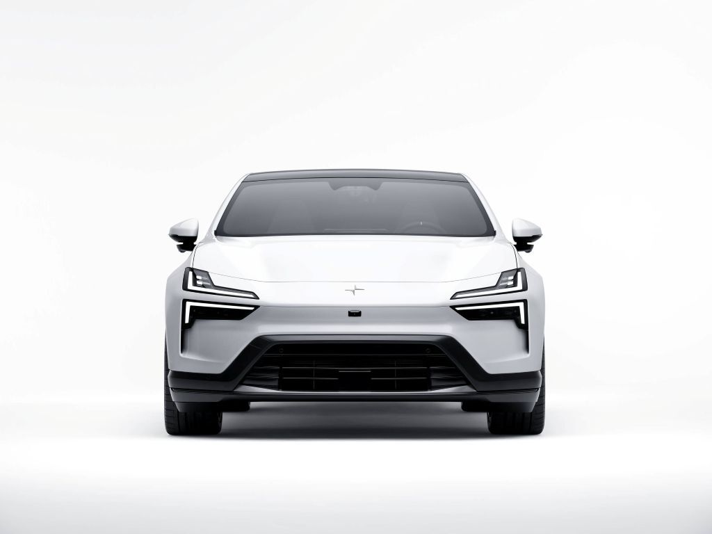 uusi Polestar 4