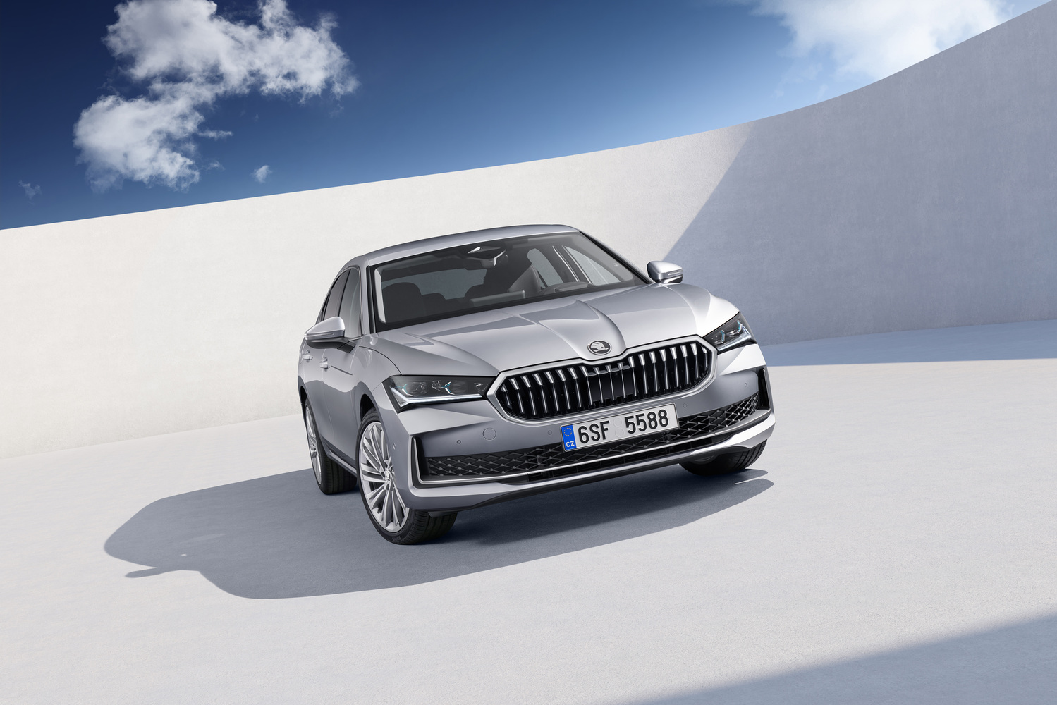 uusi Skoda Superb
