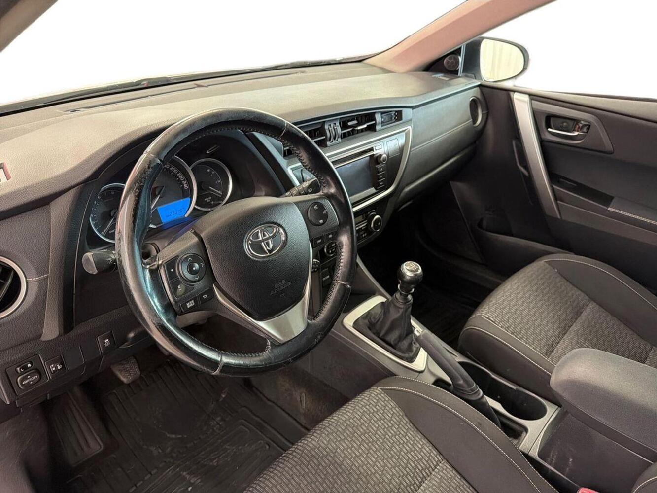 Toyota Auris vaihtoauto