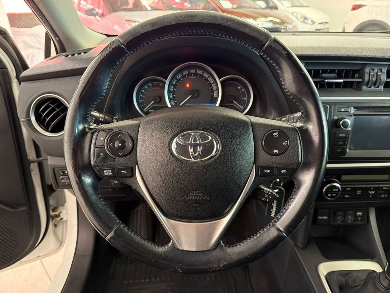 Toyota Auris vaihtoauto