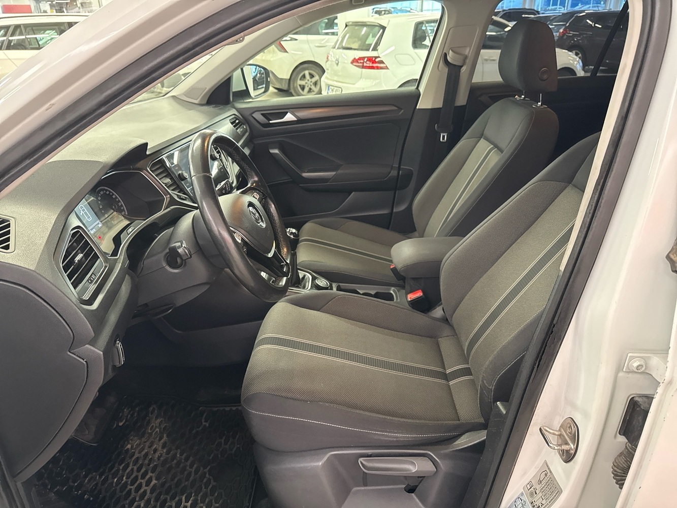 Volkswagen T-Roc vaihtoauto