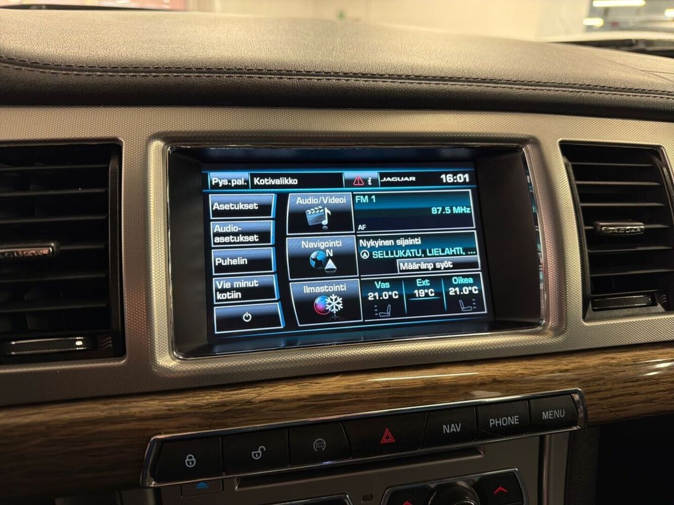 Jaguar XF vaihtoauto