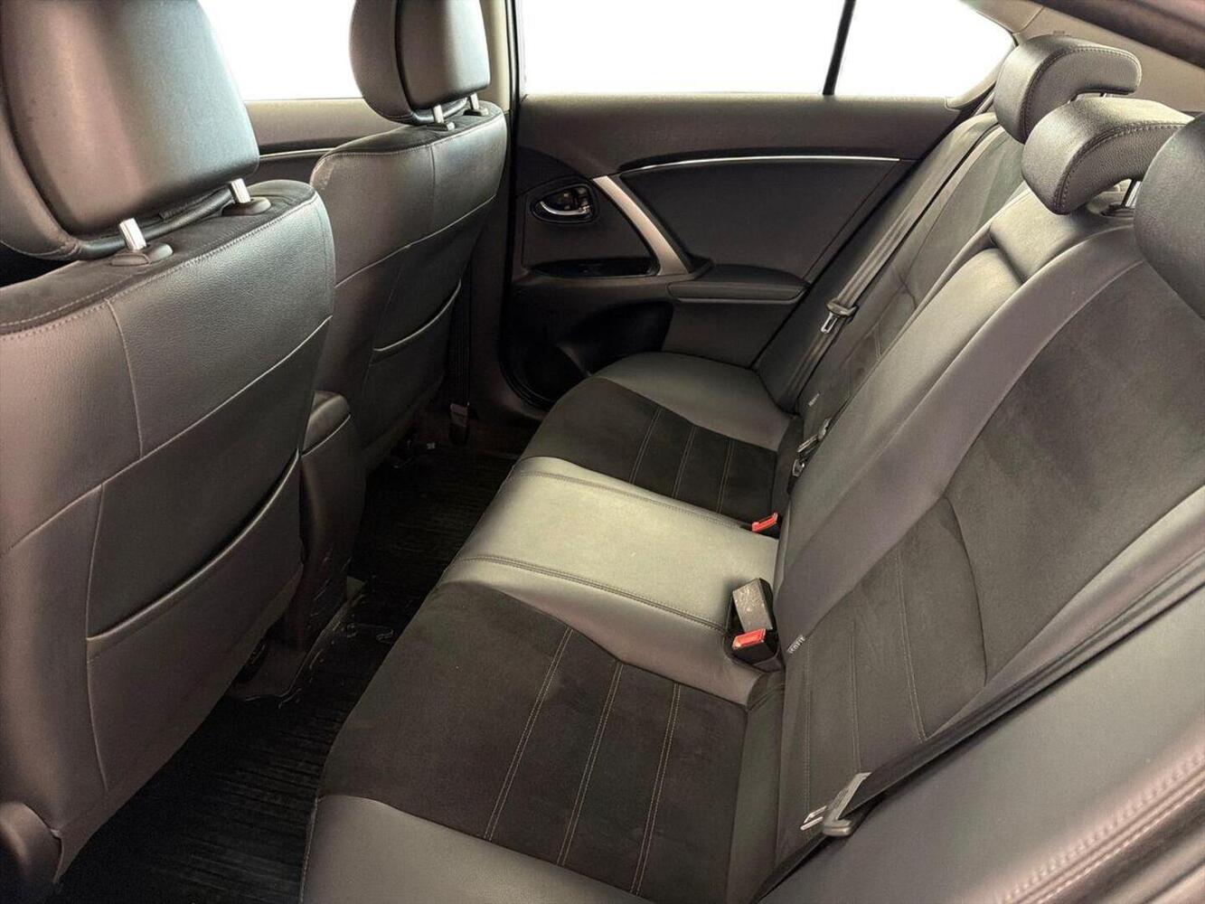 Toyota Avensis vaihtoauto