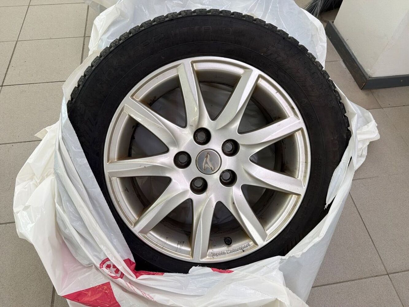 Toyota Avensis vaihtoauto