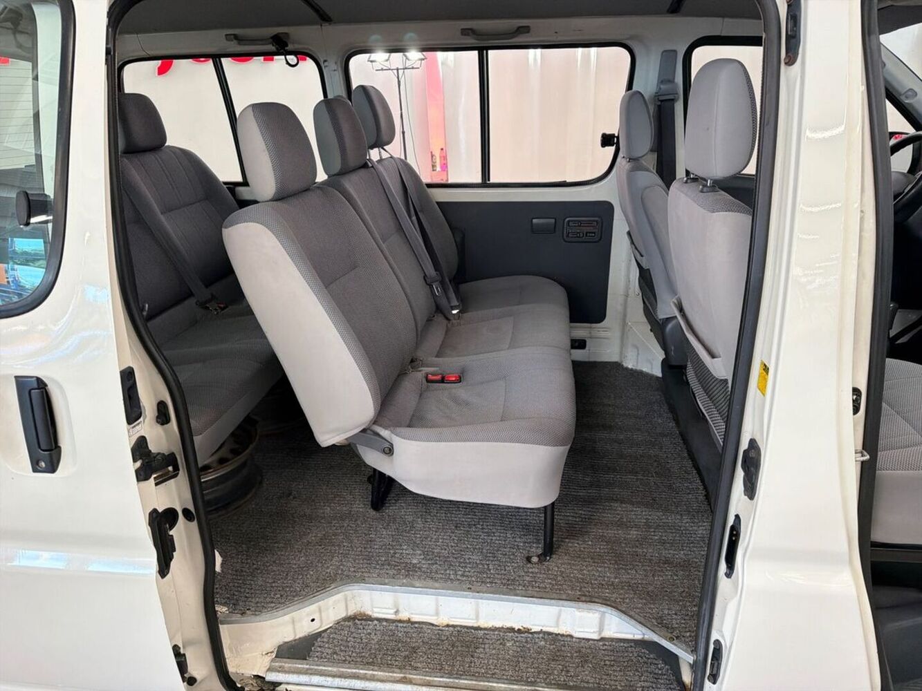 Toyota Hiace vaihtoauto