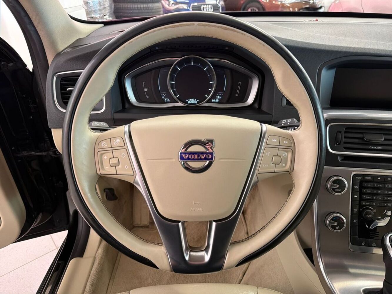 Volvo V60 vaihtoauto