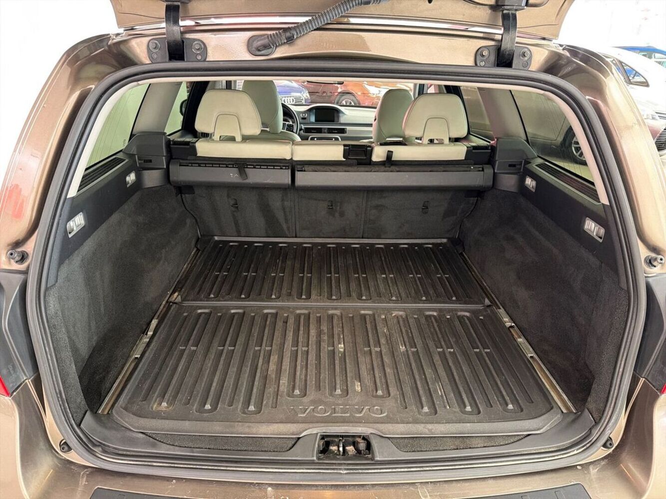 Volvo V70 vaihtoauto