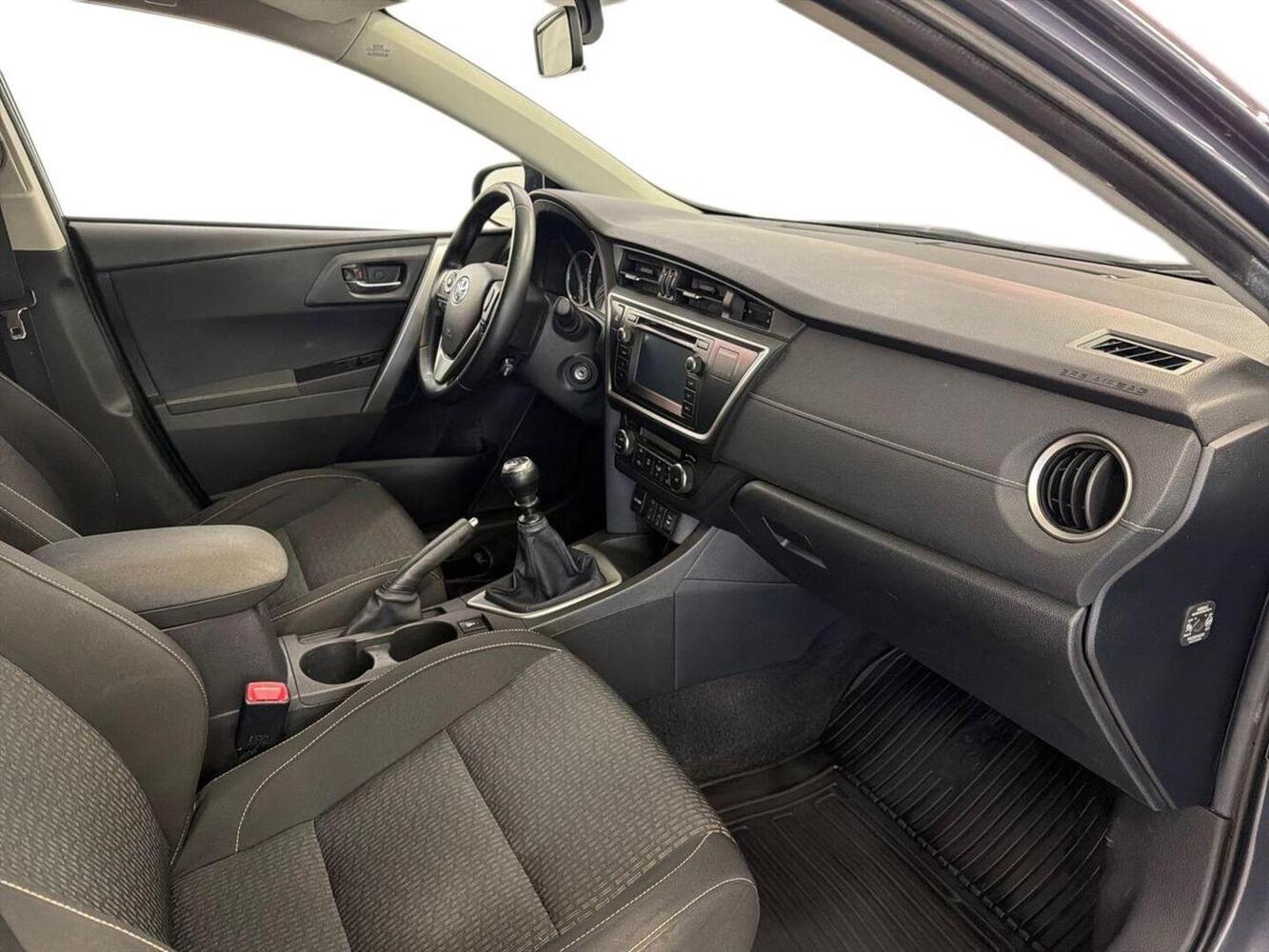 Toyota Auris vaihtoauto
