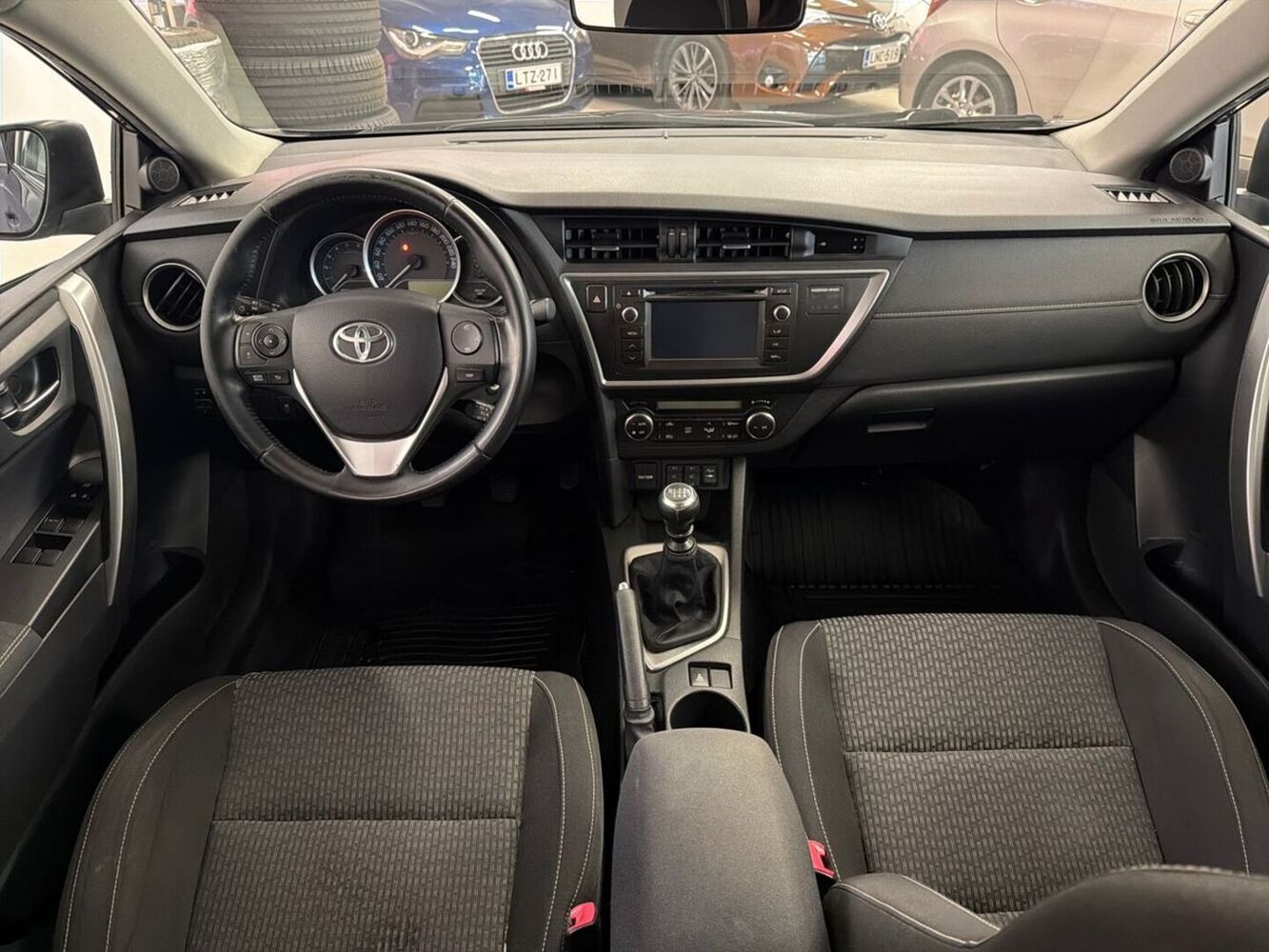Toyota Auris vaihtoauto