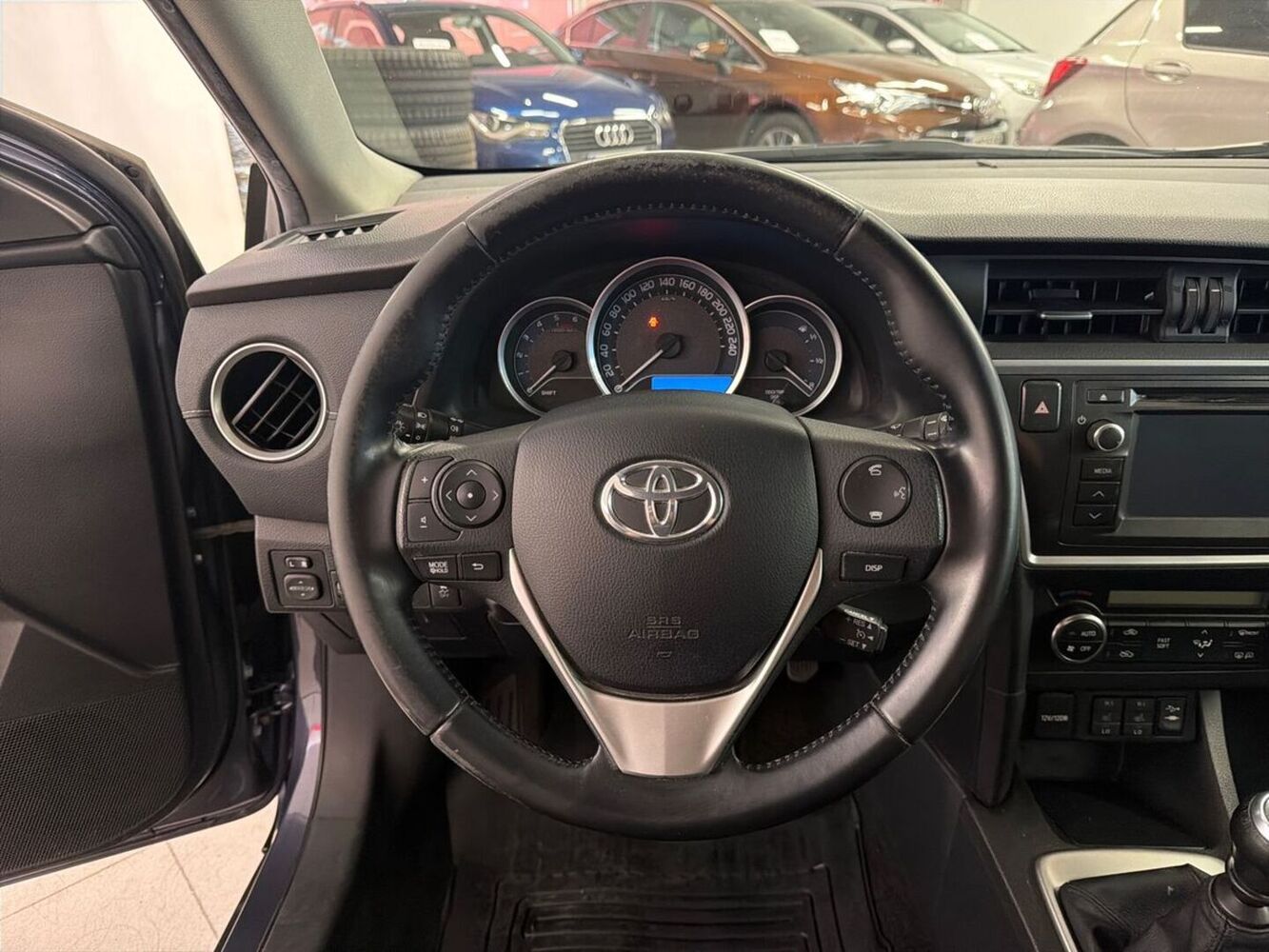 Toyota Auris vaihtoauto