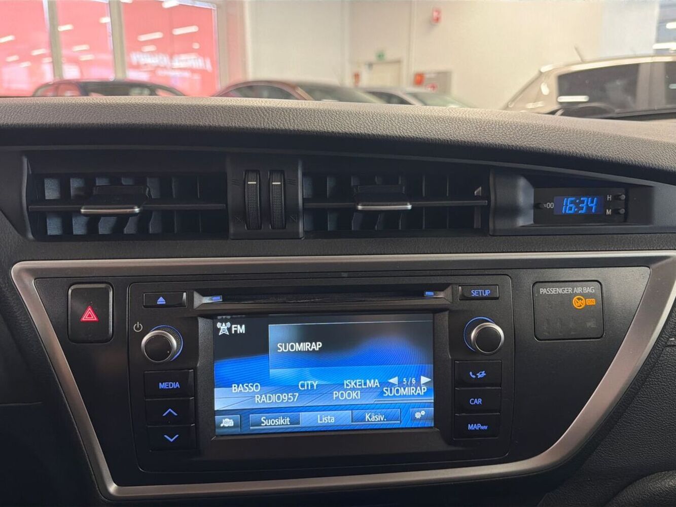 Toyota Auris vaihtoauto