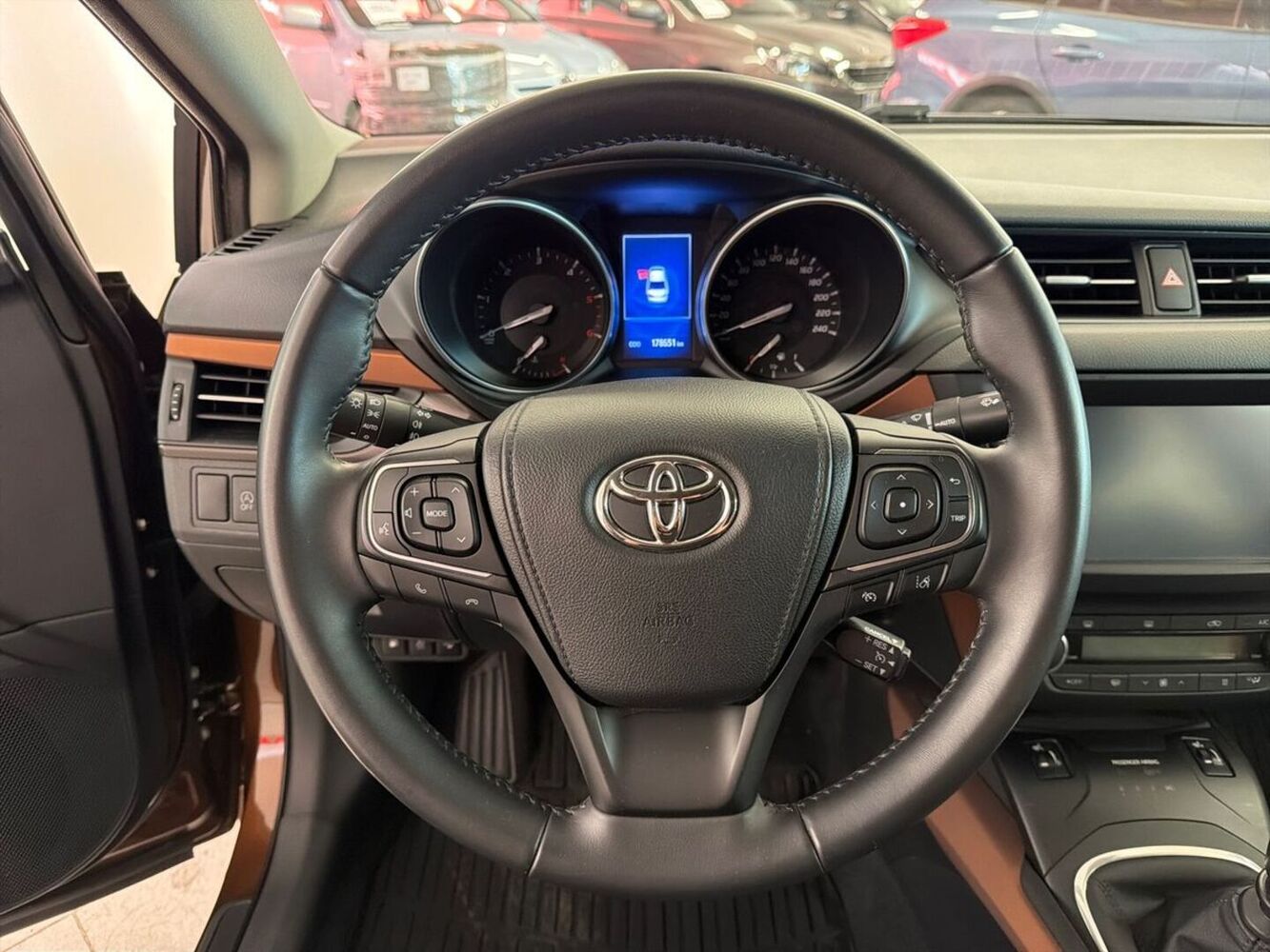Toyota Avensis vaihtoauto