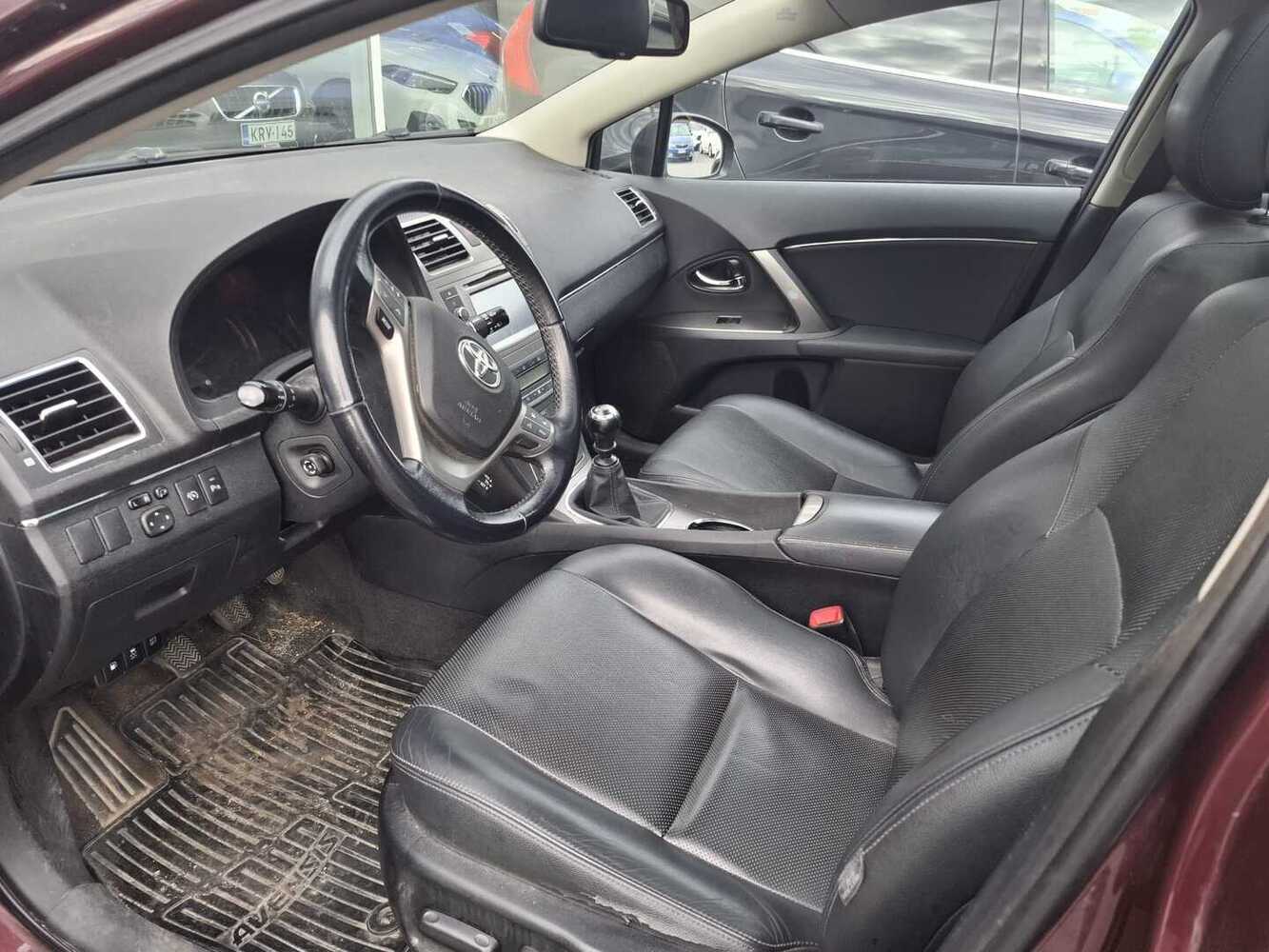 Toyota Avensis vaihtoauto
