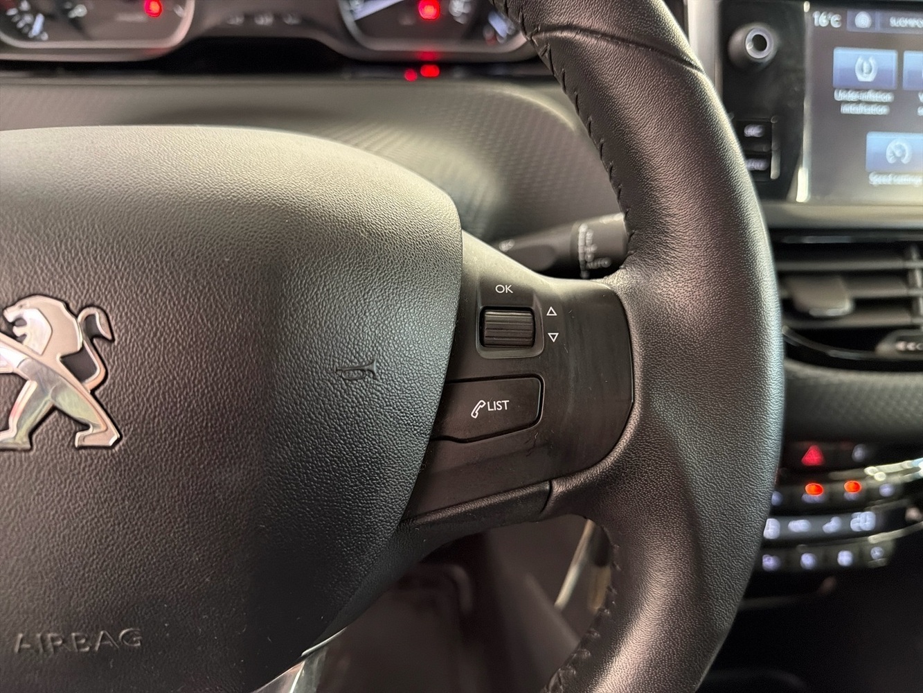 Peugeot 208 vaihtoauto