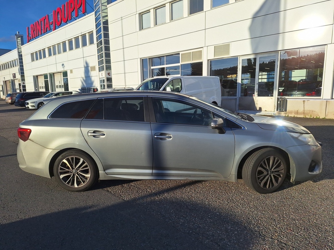 Toyota Avensis vaihtoauto
