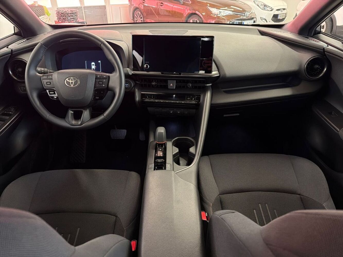 Toyota C-HR vaihtoauto