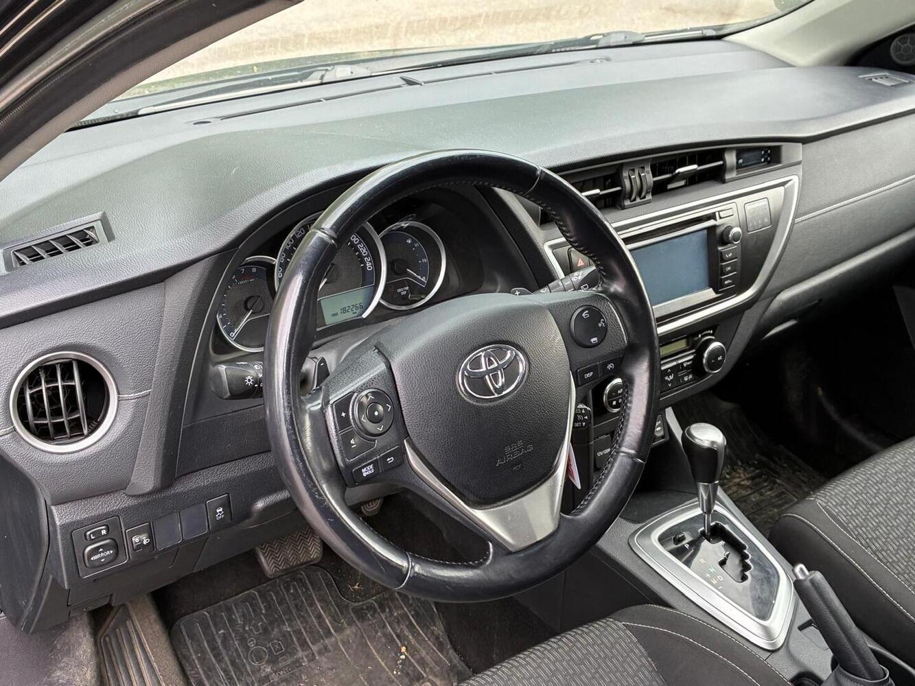 Toyota Auris vaihtoauto