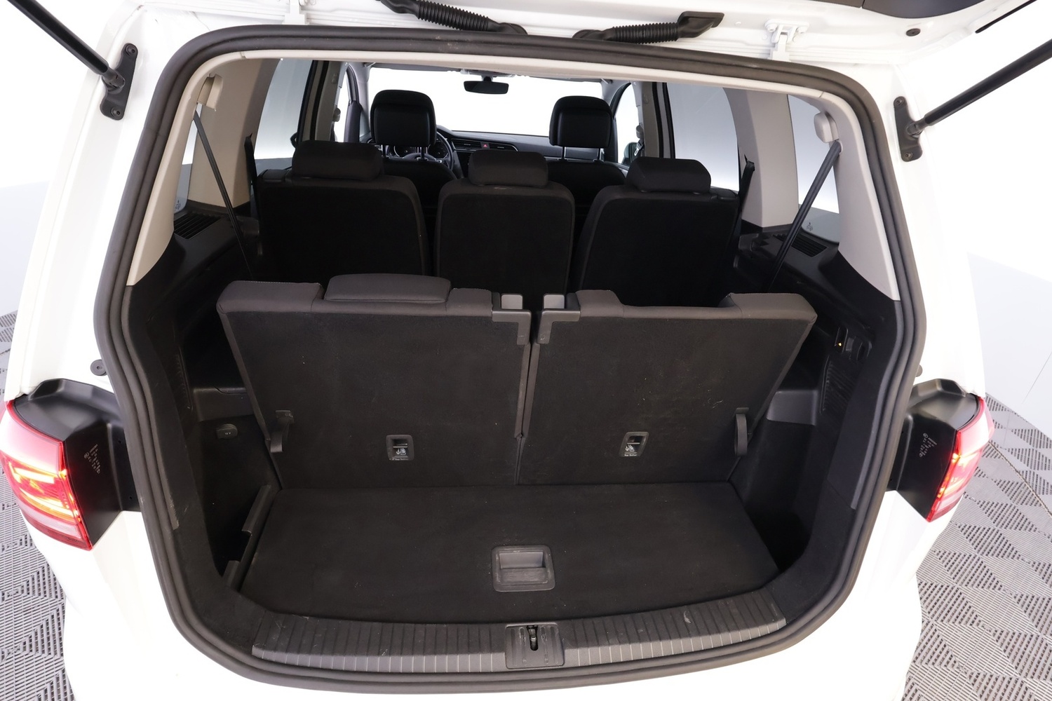 Volkswagen Touran vaihtoauto