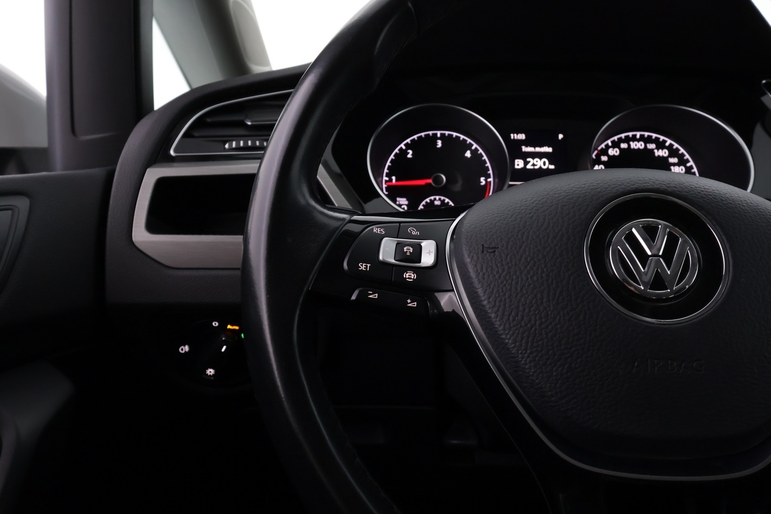 Volkswagen Touran vaihtoauto