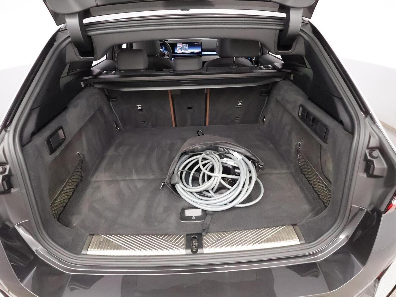 BMW i5 M60 vaihtoauto