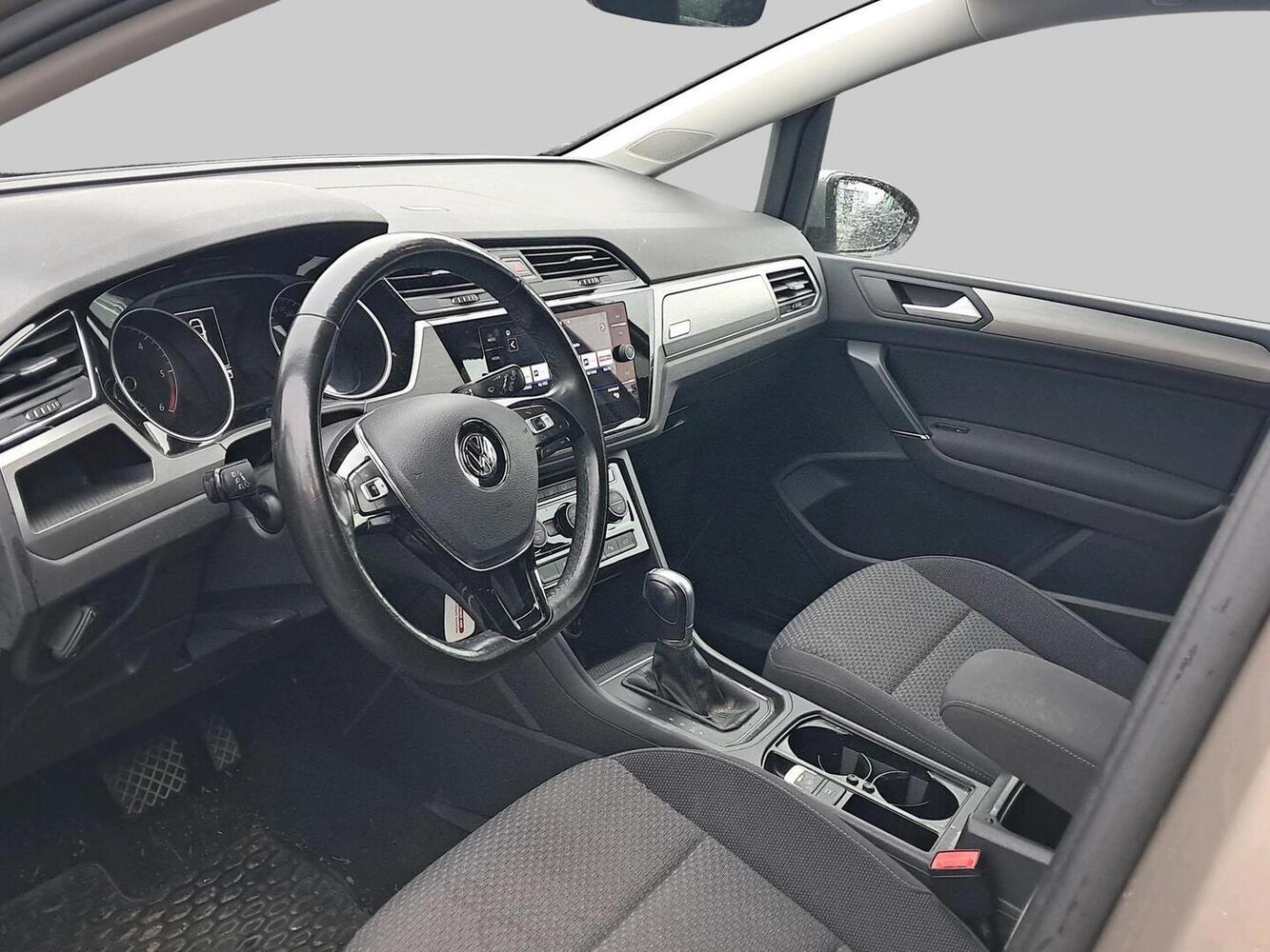 Volkswagen Touran vaihtoauto