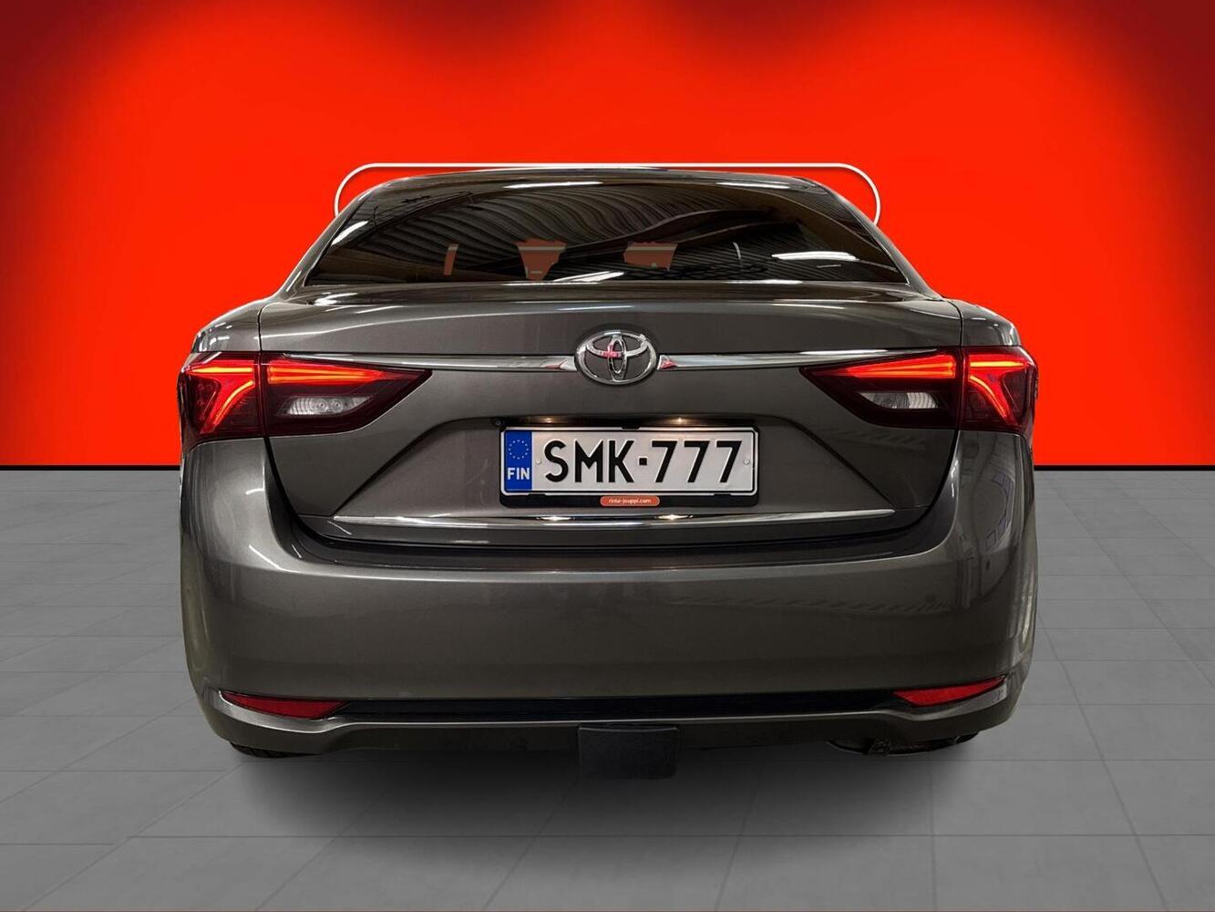 Toyota Avensis vaihtoauto