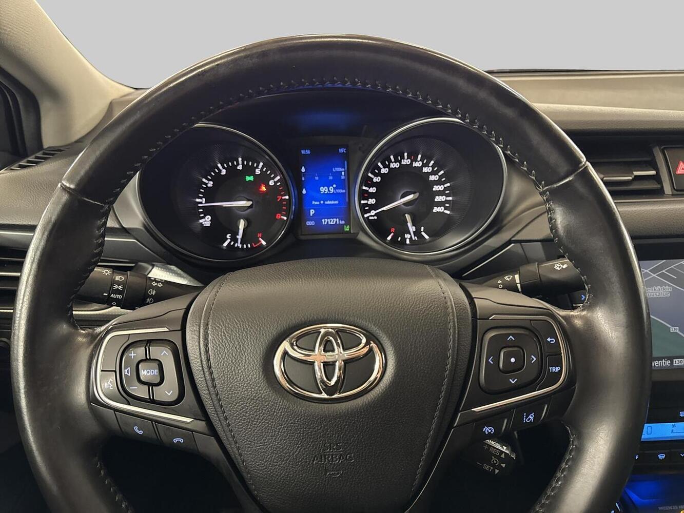 Toyota Avensis vaihtoauto