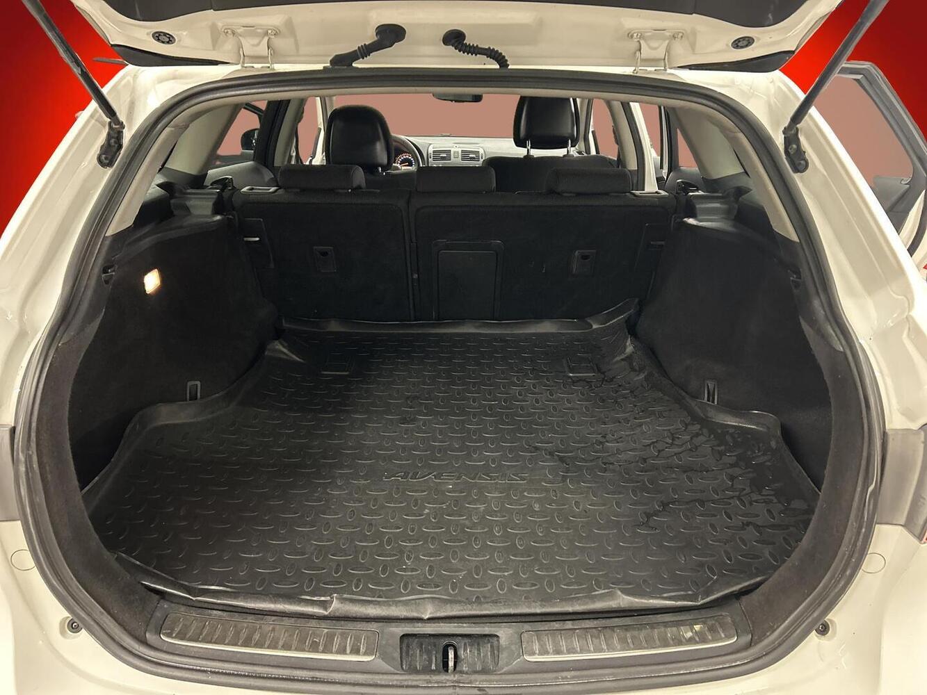 Toyota Avensis vaihtoauto