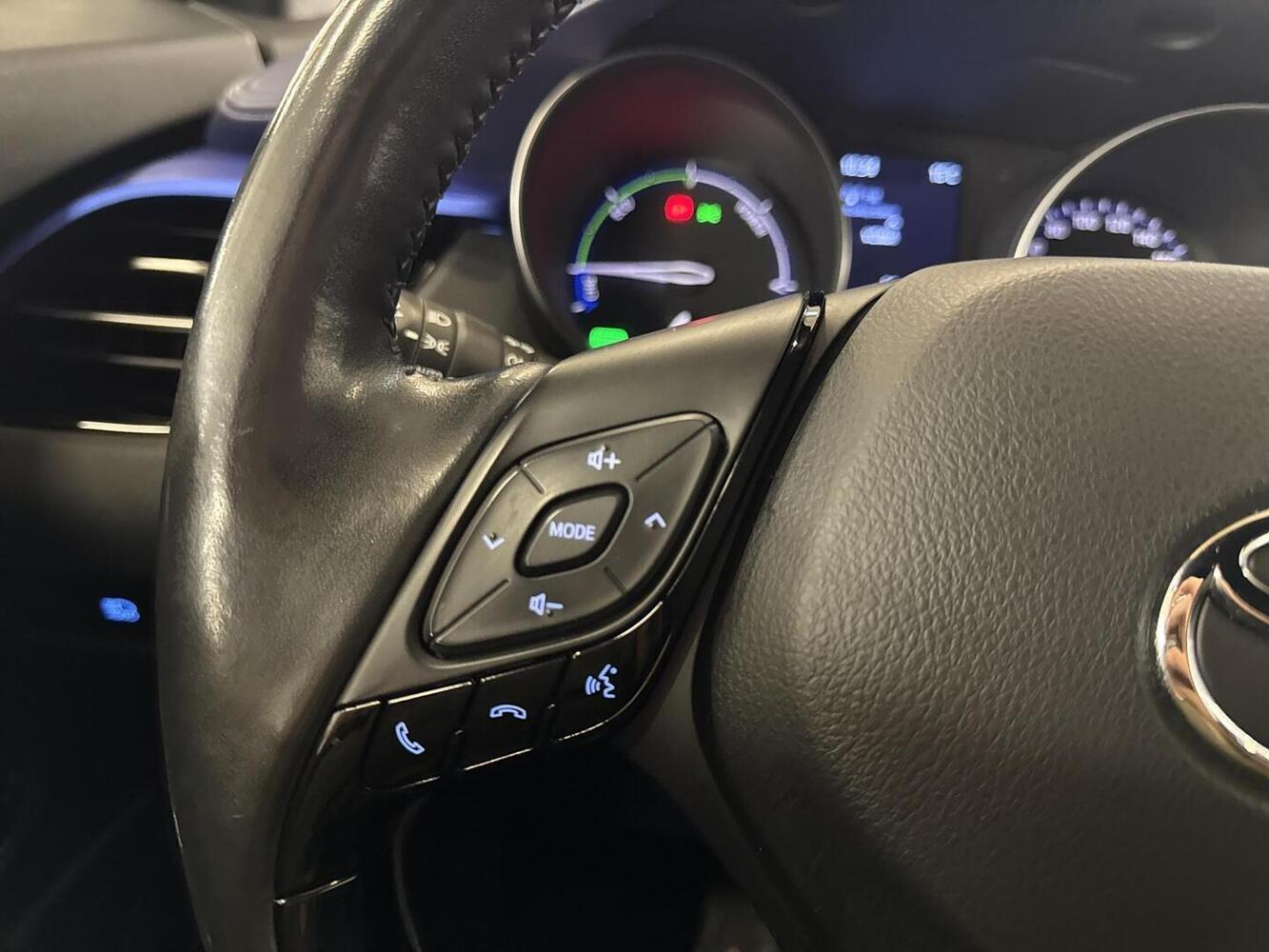 Toyota C-HR vaihtoauto