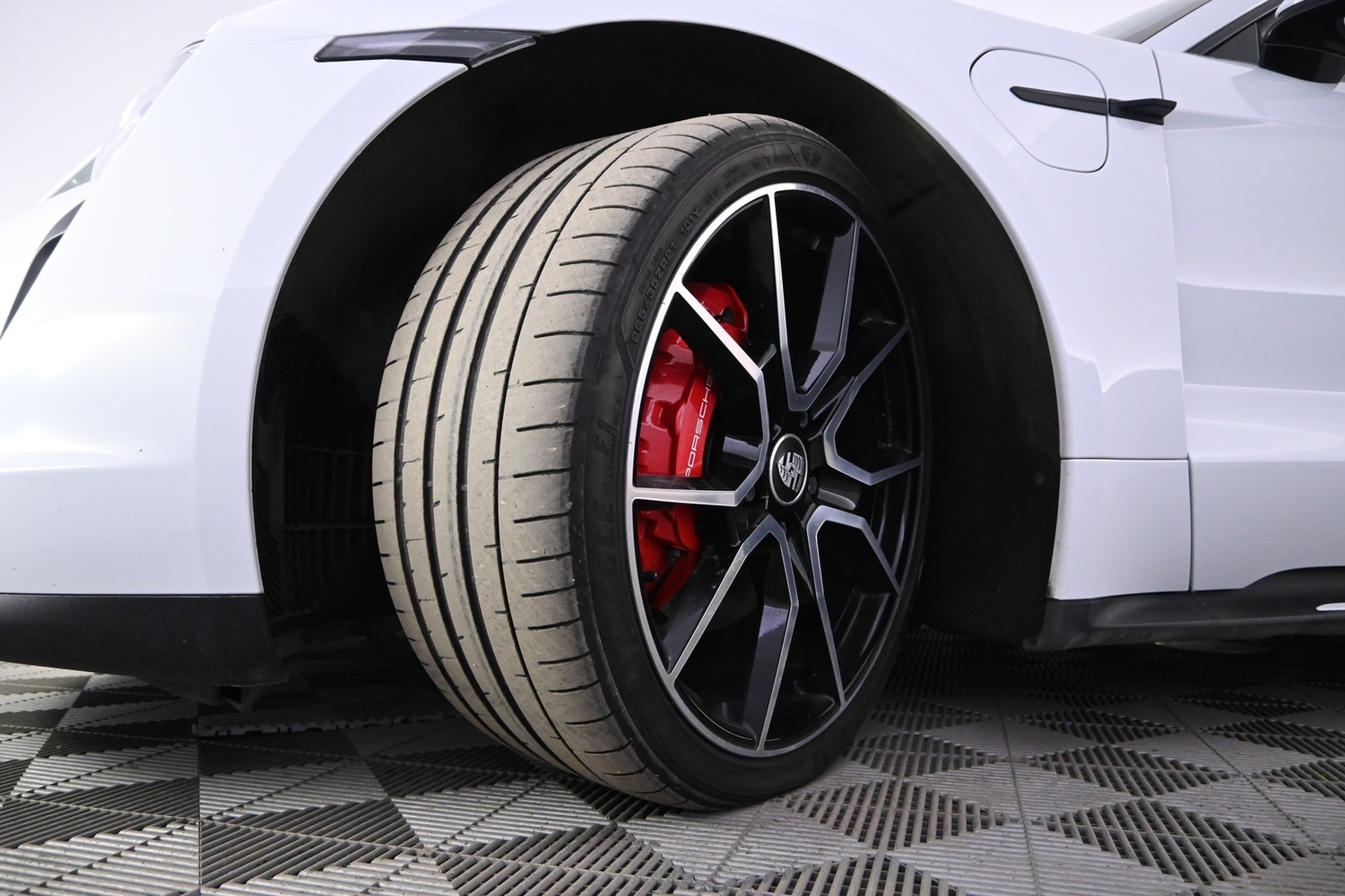 Porsche Taycan vaihtoauto