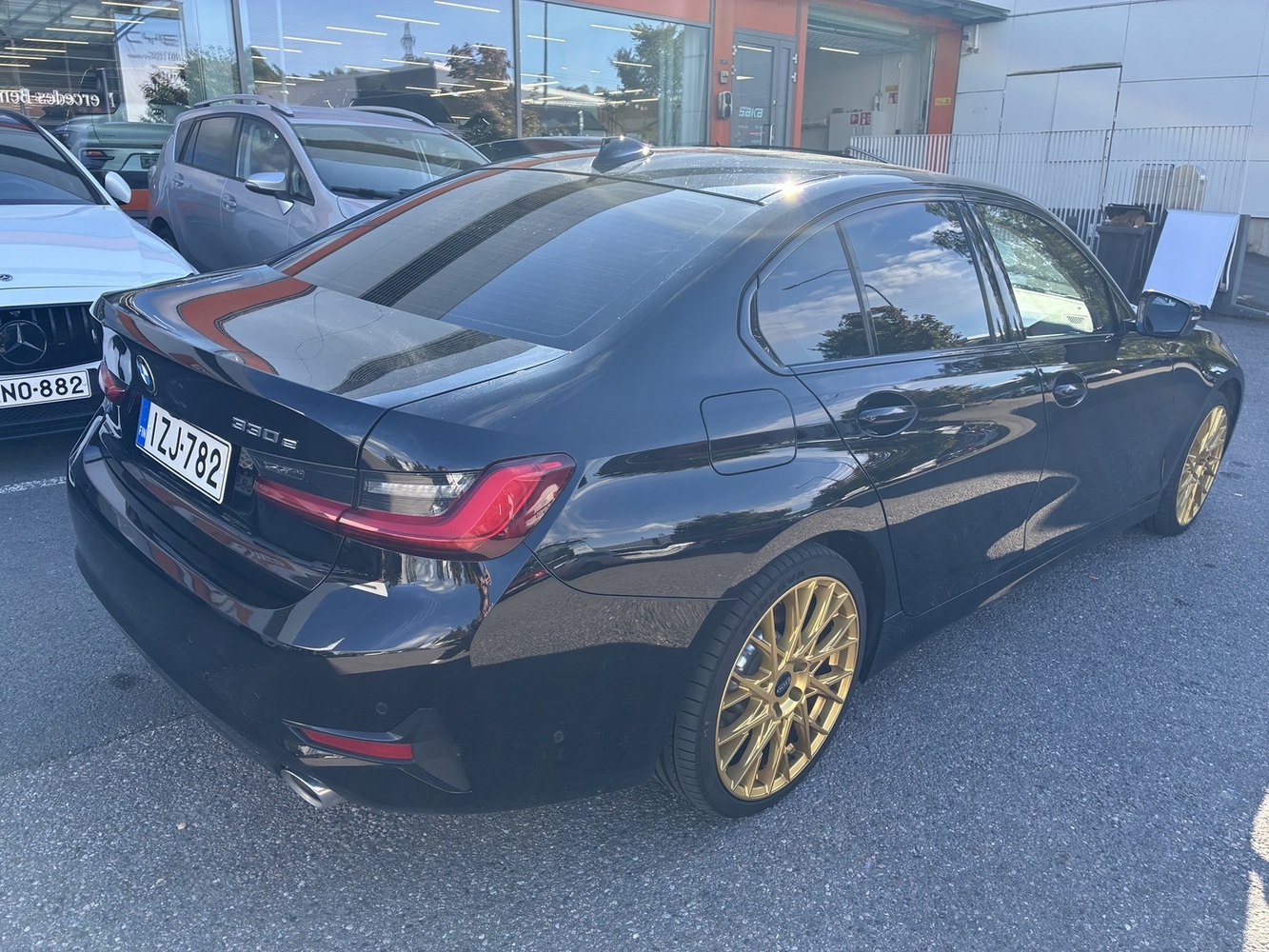 BMW 330 vaihtoauto