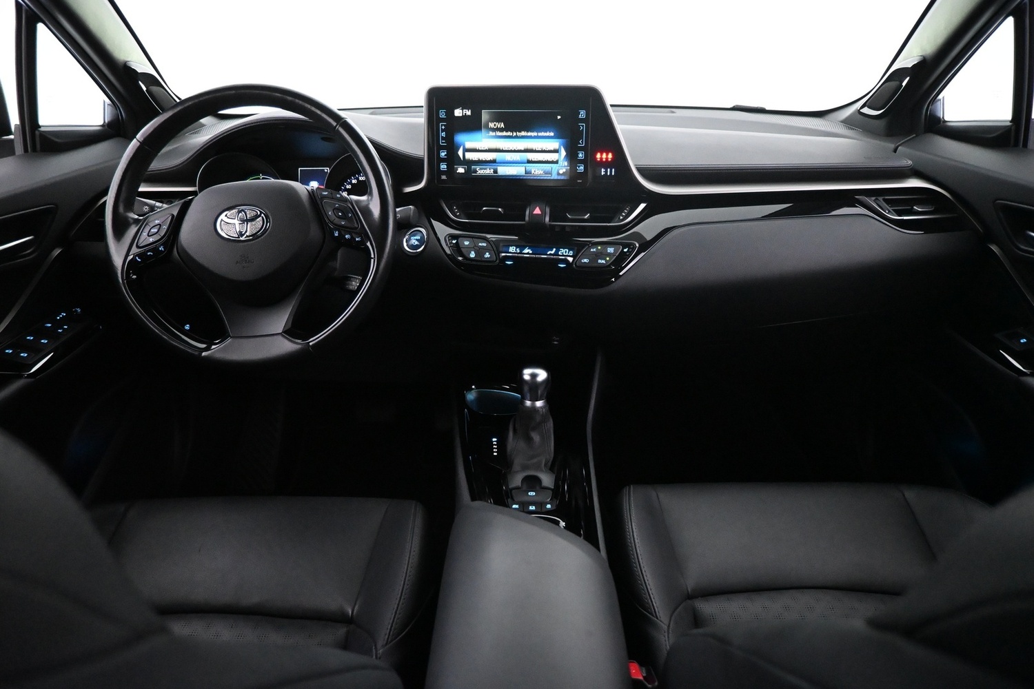 Toyota C-HR vaihtoauto