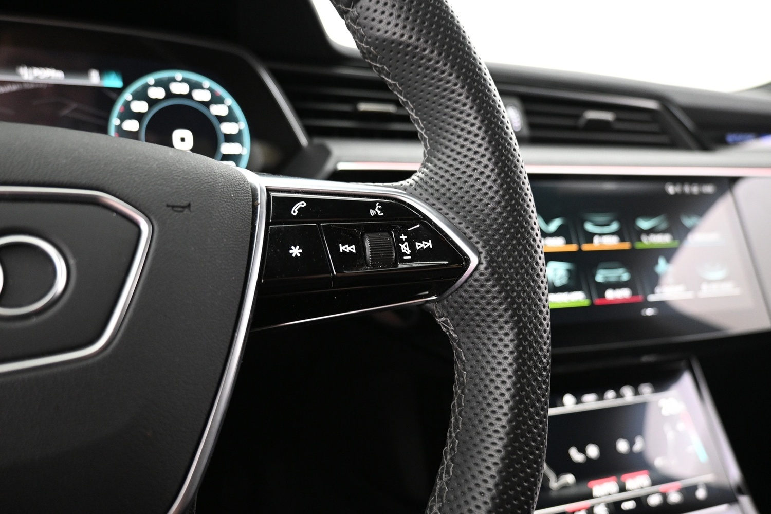 Audi e-tron vaihtoauto