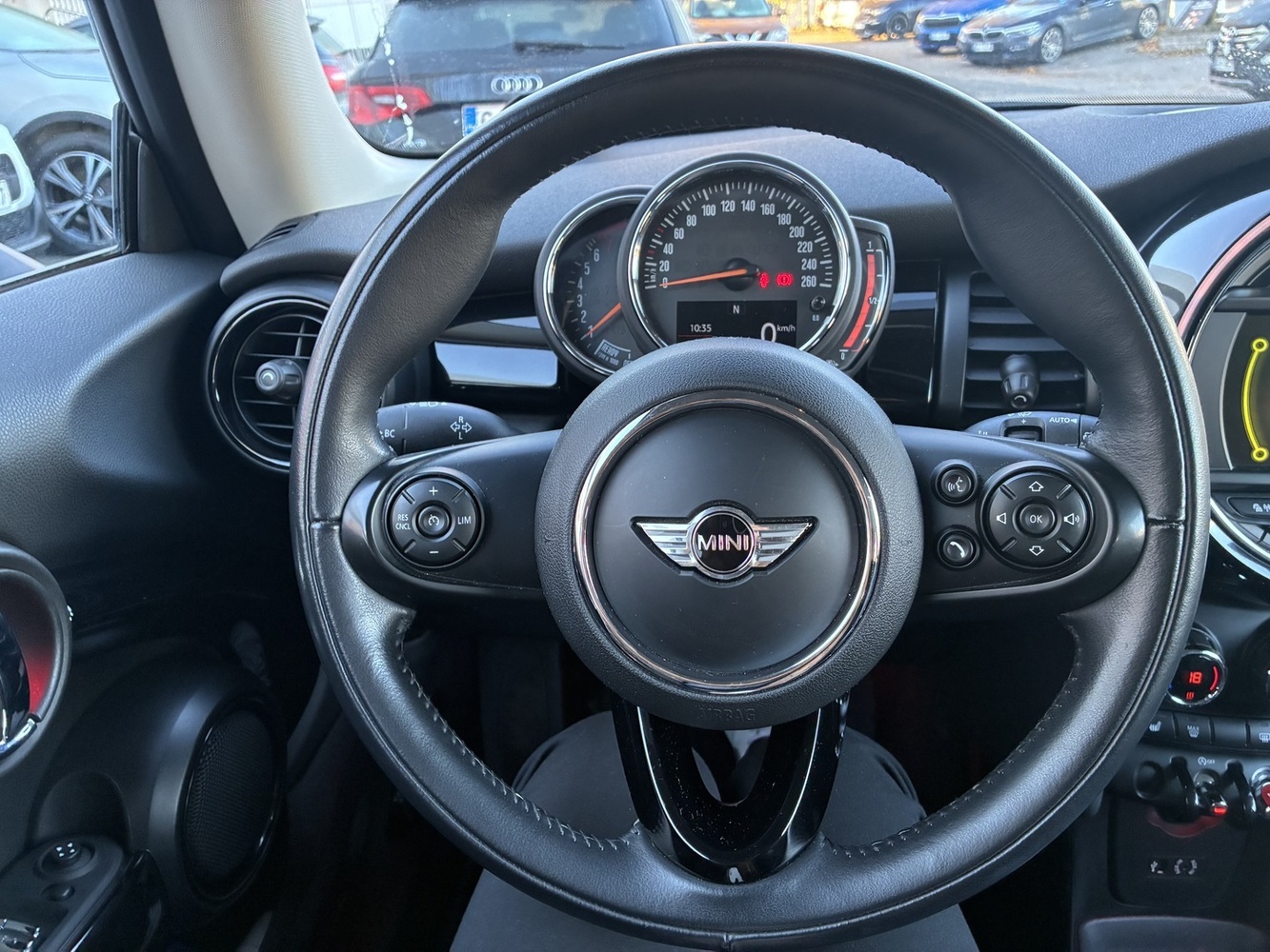 Mini Hatchback vaihtoauto
