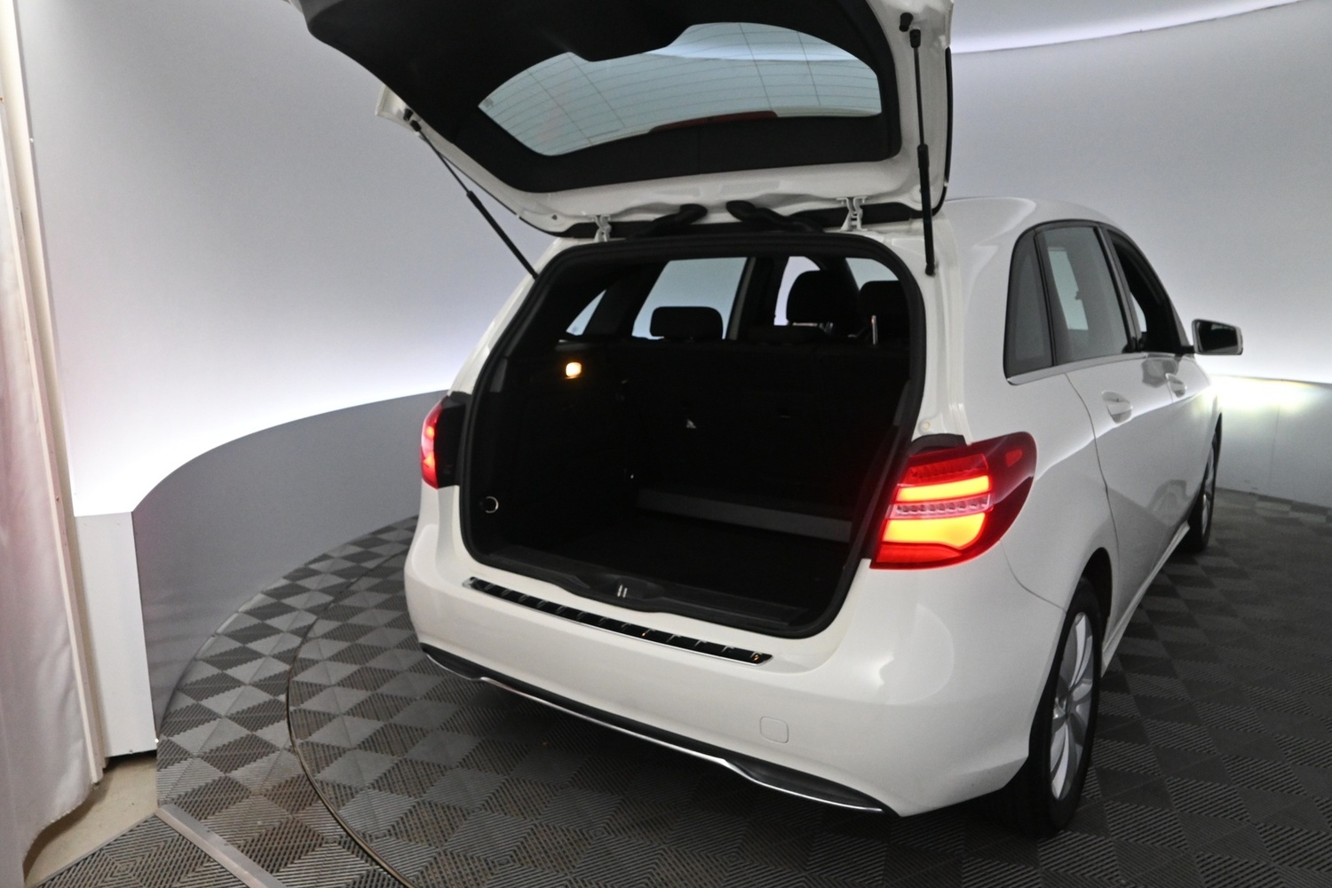 Mercedes-Benz B vaihtoauto