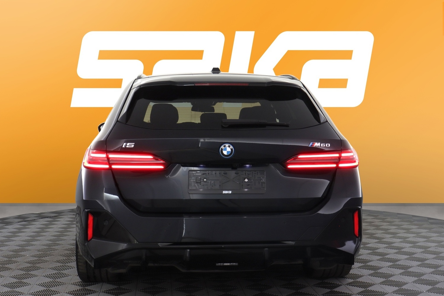 BMW i5 M60 vaihtoauto