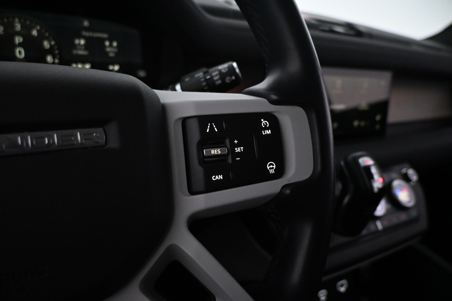 Land Rover Defender vaihtoauto