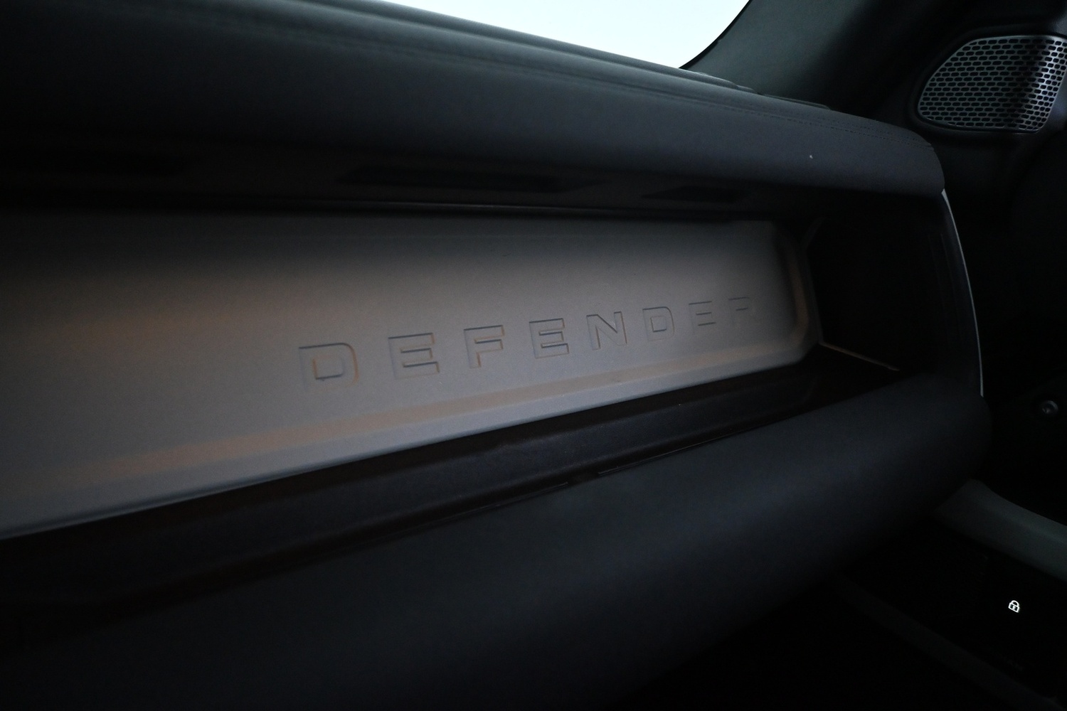 Land Rover Defender vaihtoauto