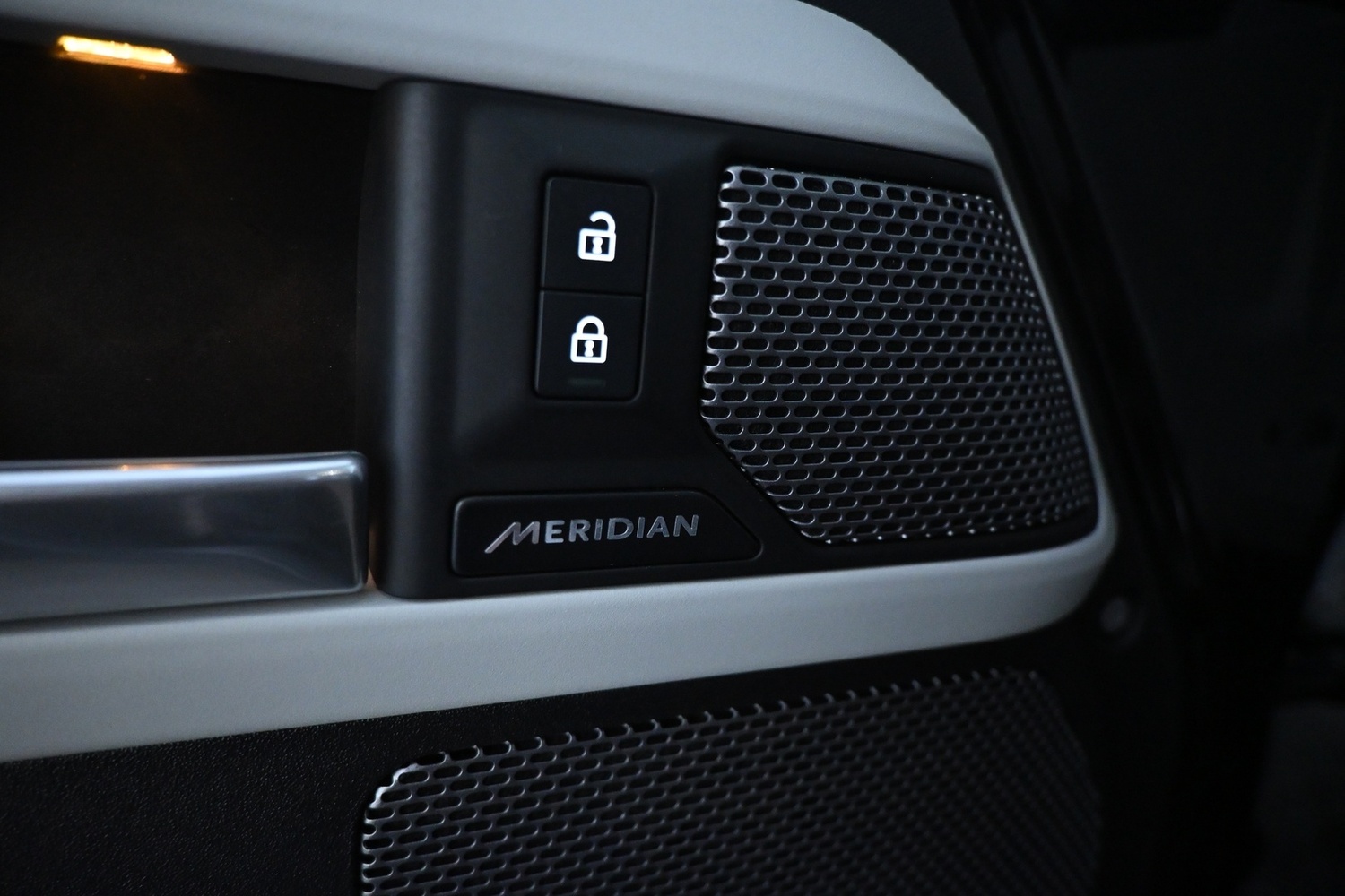 Land Rover Defender vaihtoauto
