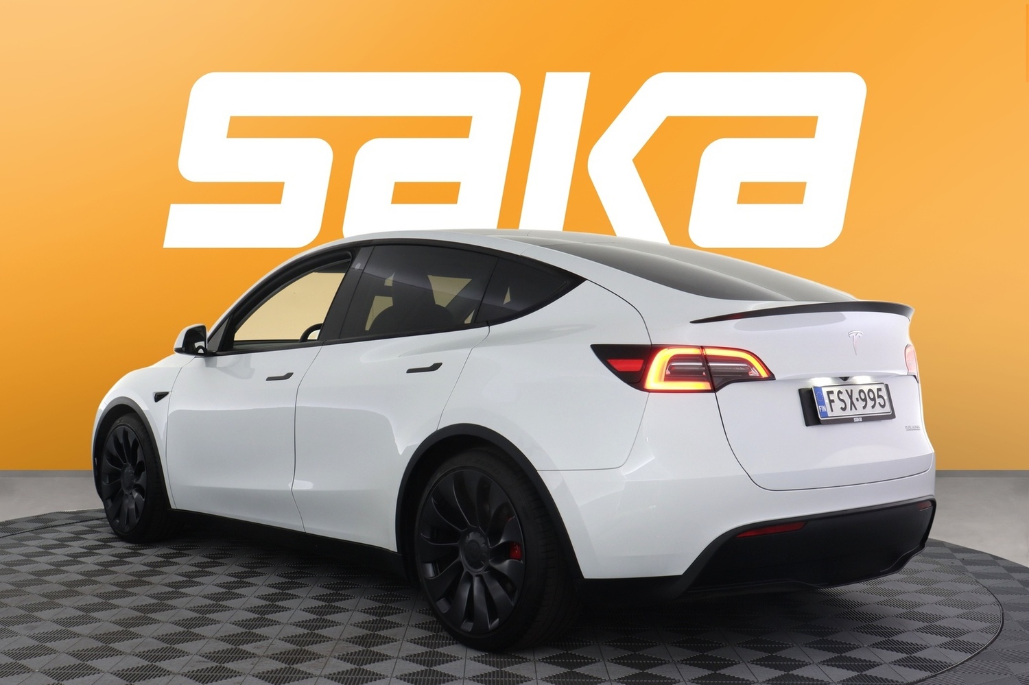 Tesla Model Y vaihtoauto