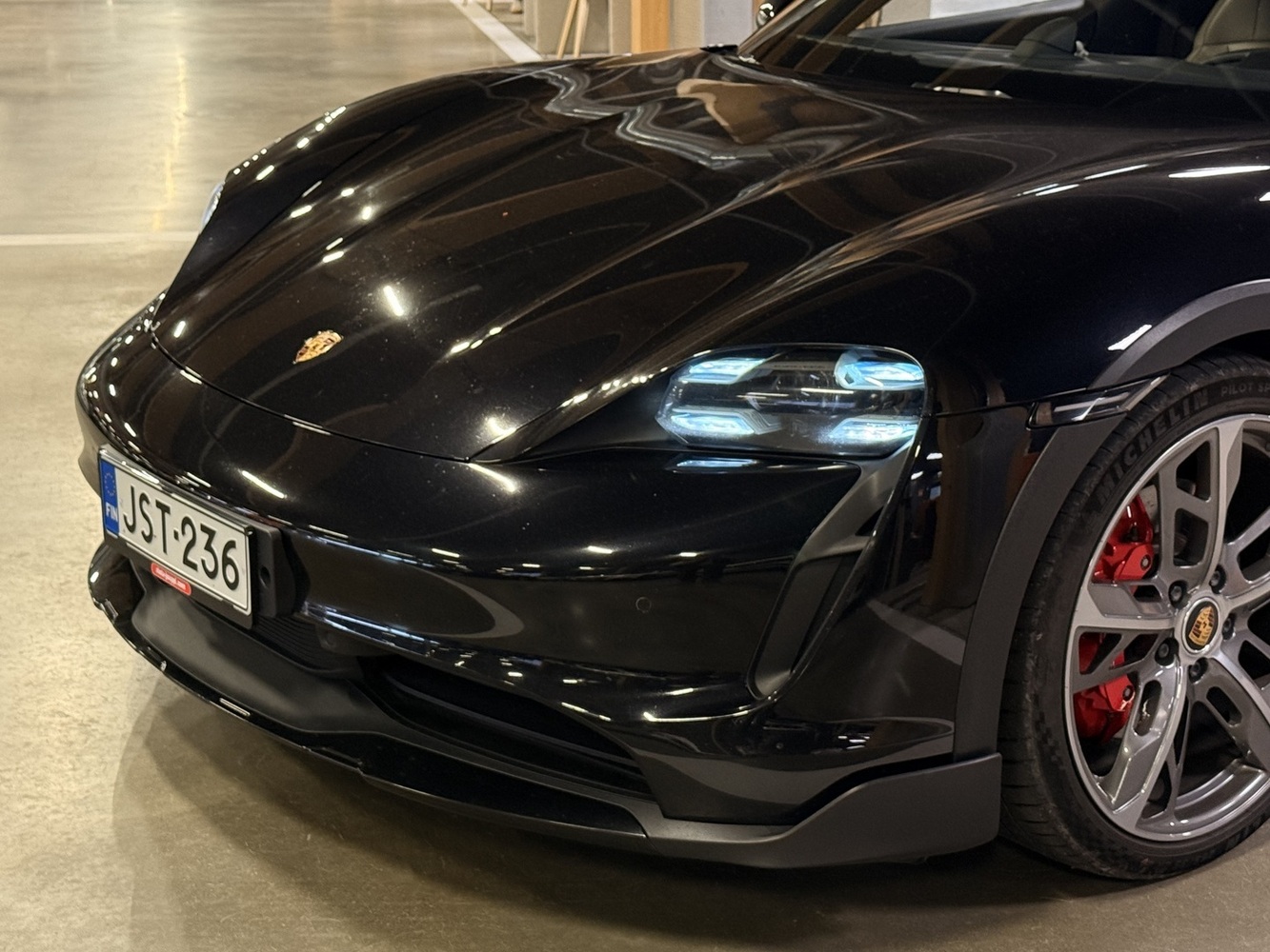 Porsche Taycan vaihtoauto