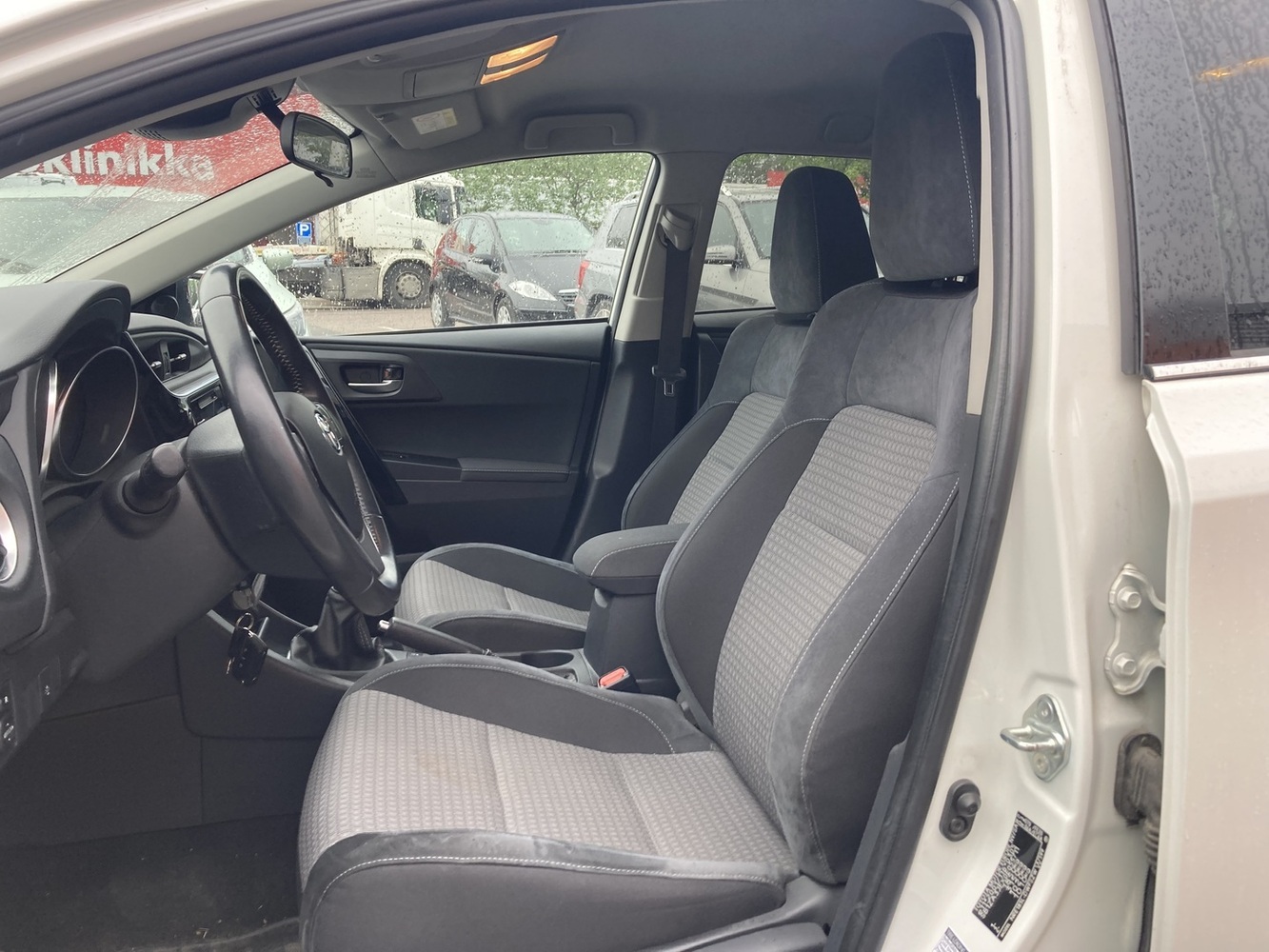 Toyota Auris vaihtoauto