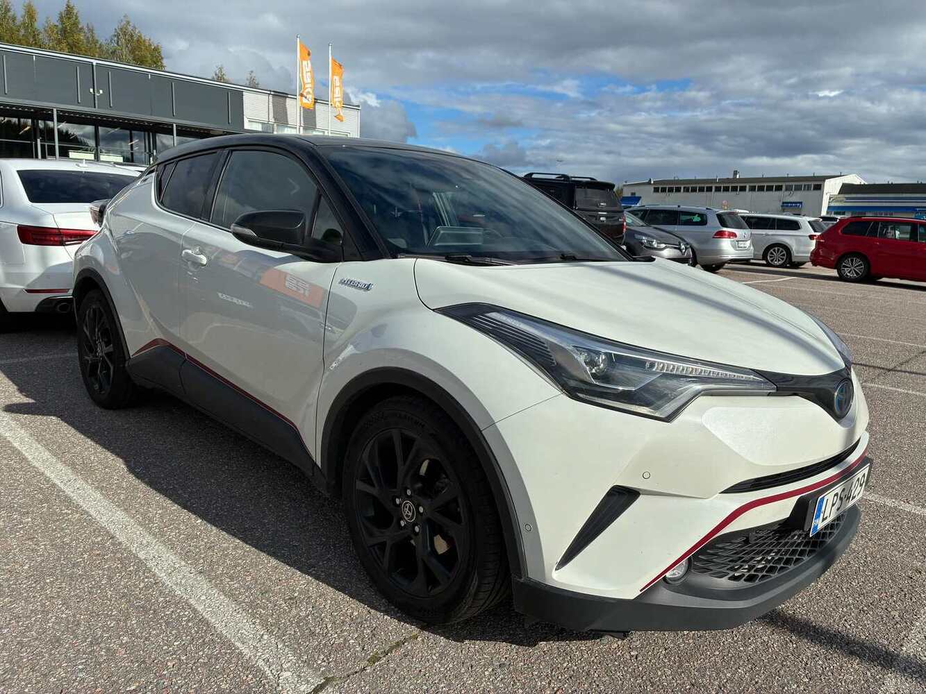 Toyota C-HR vaihtoauto