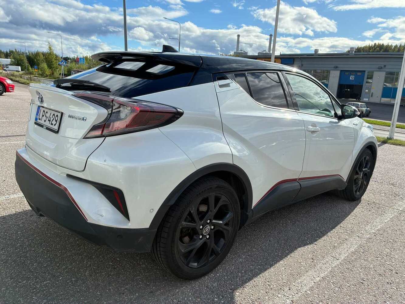 Toyota C-HR vaihtoauto