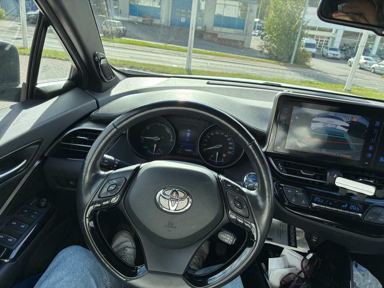 Toyota C-HR vaihtoauto