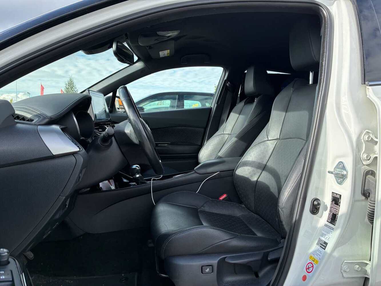 Toyota C-HR vaihtoauto