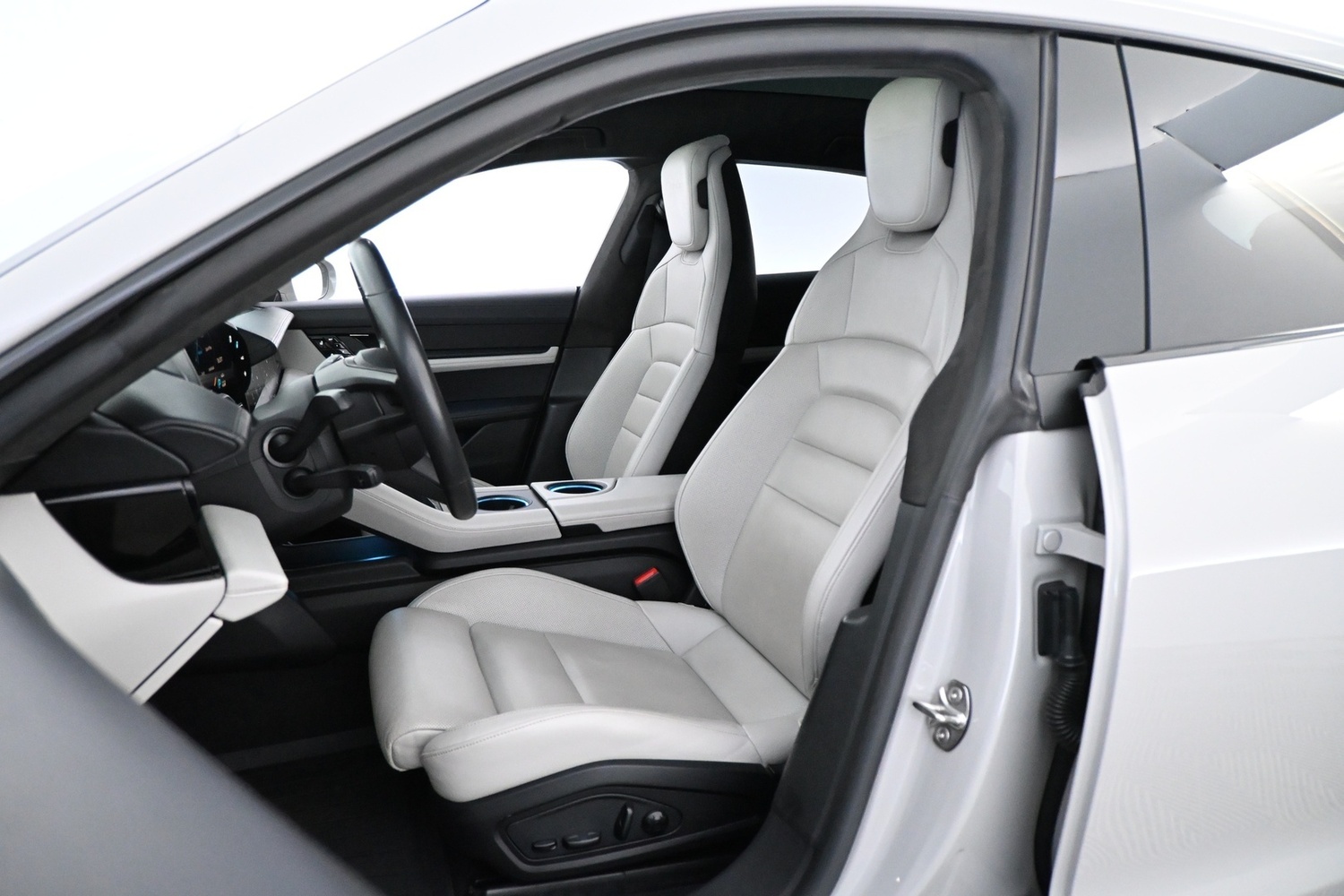 Porsche Taycan vaihtoauto