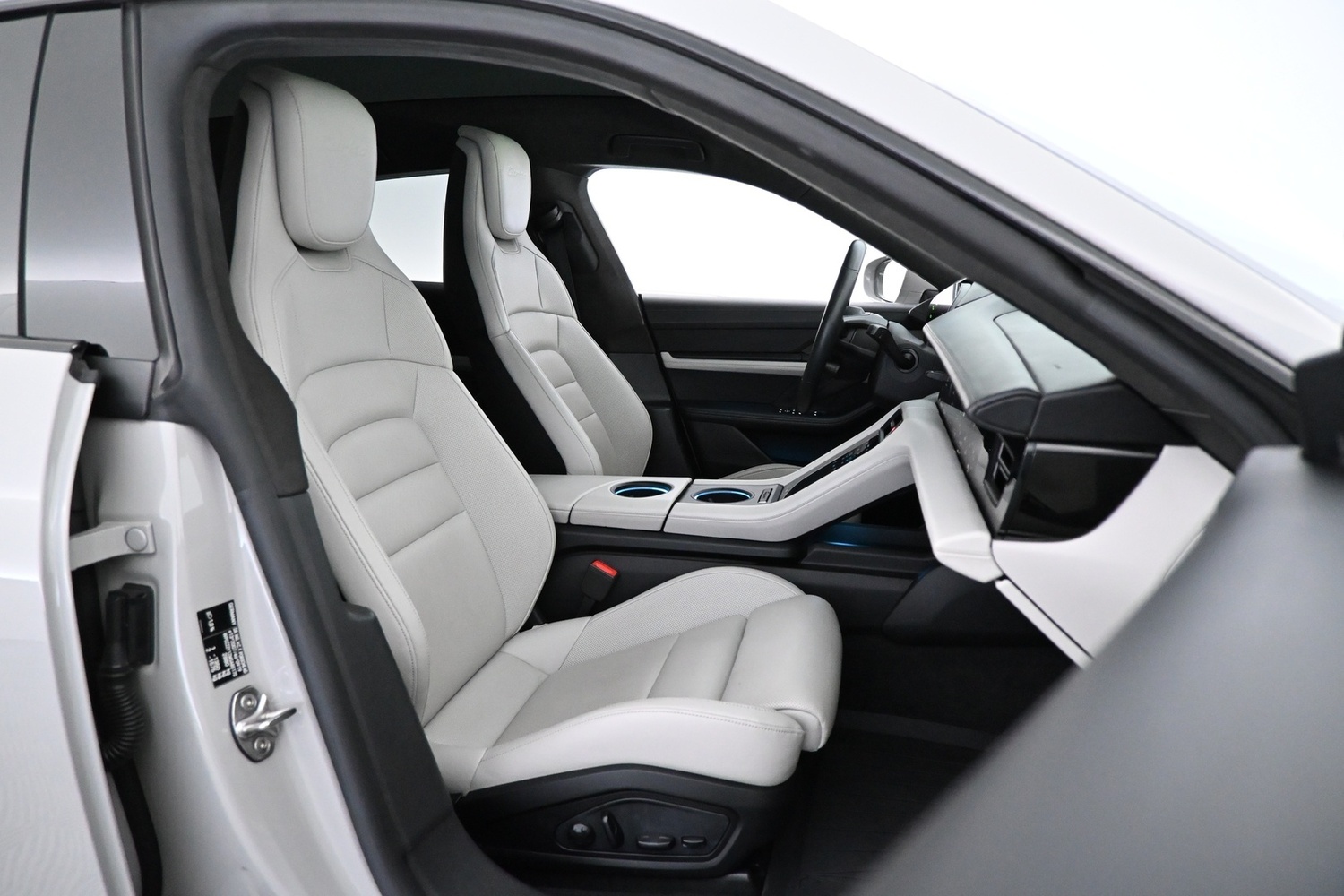 Porsche Taycan vaihtoauto
