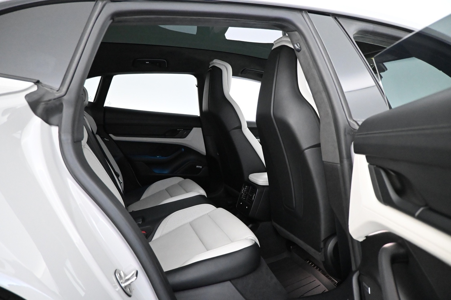 Porsche Taycan vaihtoauto