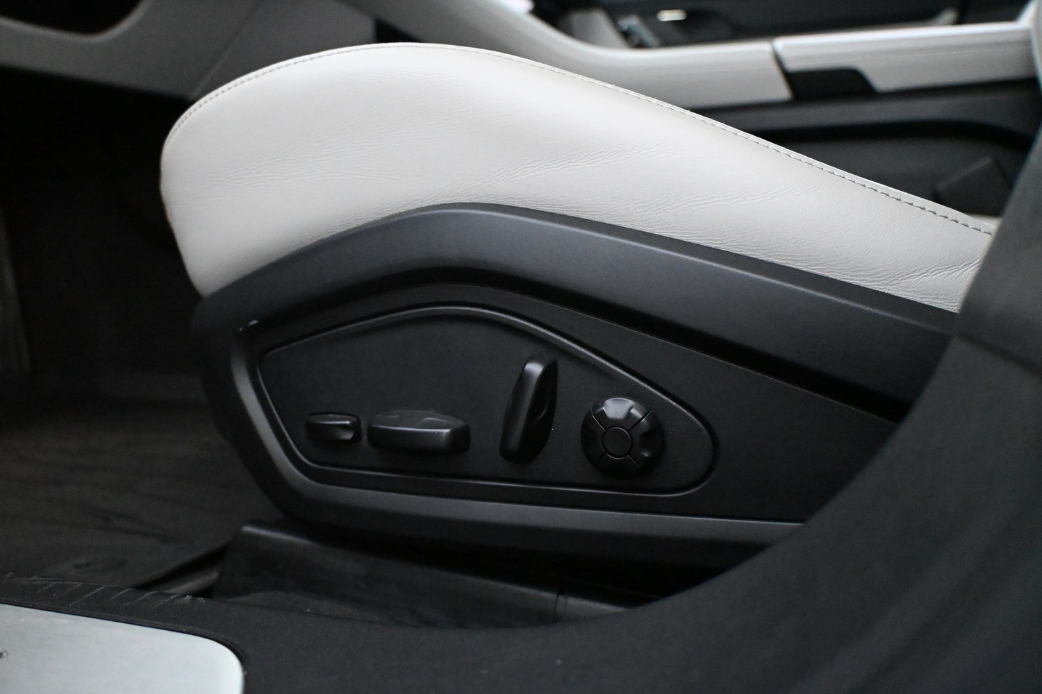 Porsche Taycan vaihtoauto